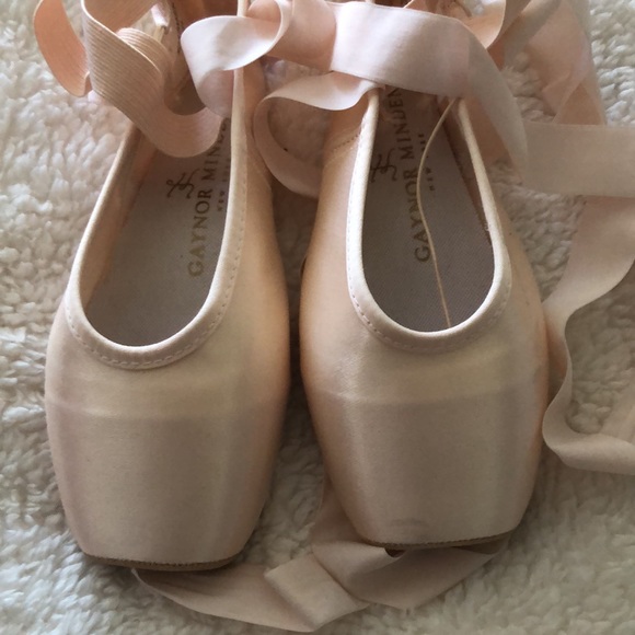 Gaynor Minden Shoes Gaynor Minden Pointe Shoes With Elastic And